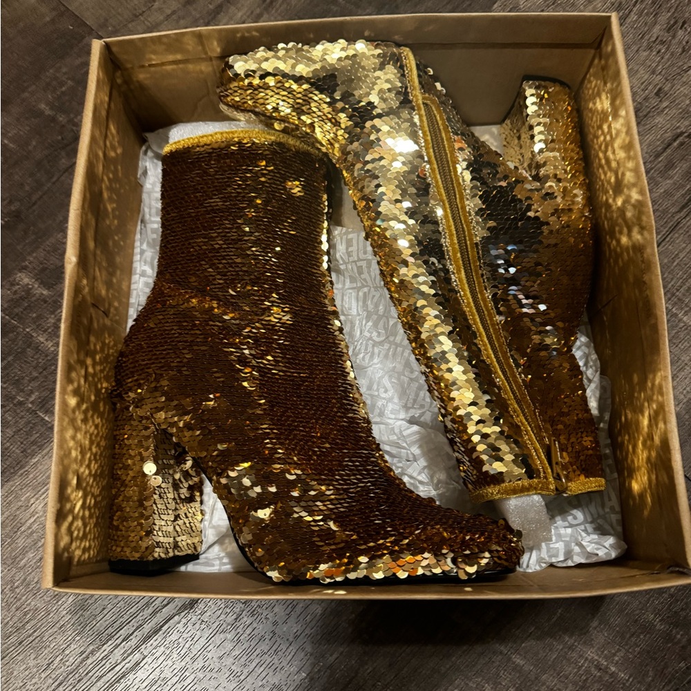 BRAND NEW Steve Madden Gold Sequin Lyndon Sock Boot
